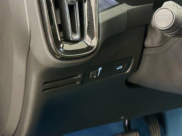 Photo of 2022 Crystal White Metallic Volvo C40 Recharge Pure Electric