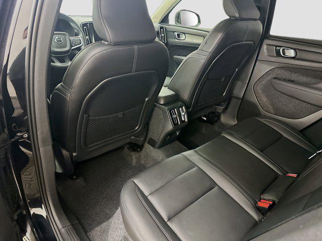 Photo of 2025 Onyx Black Metallic Volvo XC40