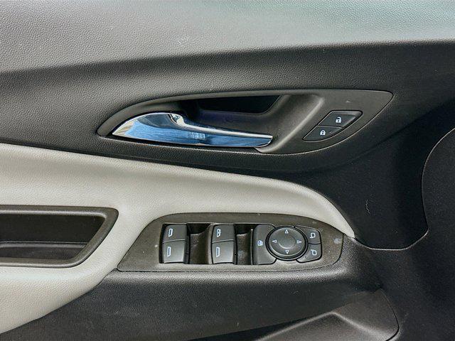 Photo of 2023 Summit White Chevrolet Equinox