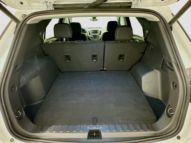 Photo of 2023 Summit White Chevrolet Equinox