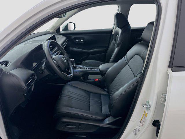 Photo of 2024 Platinum White Pearl Honda HR-V
