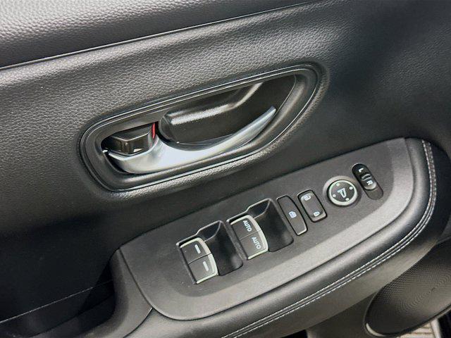 Photo of 2024 Platinum White Pearl Honda HR-V