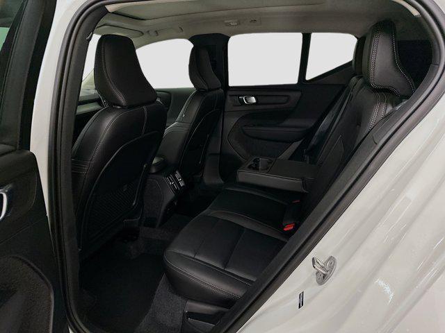 Photo of 2025 Onyx Black Metallic Volvo XC40
