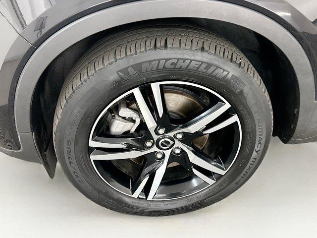 Photo of 2024 Onyx Black Metallic Volvo XC40