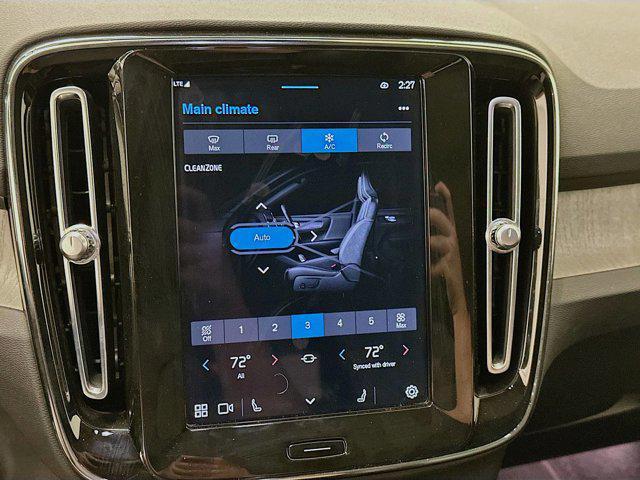 Photo of 2024 Onyx Black Metallic Volvo XC40