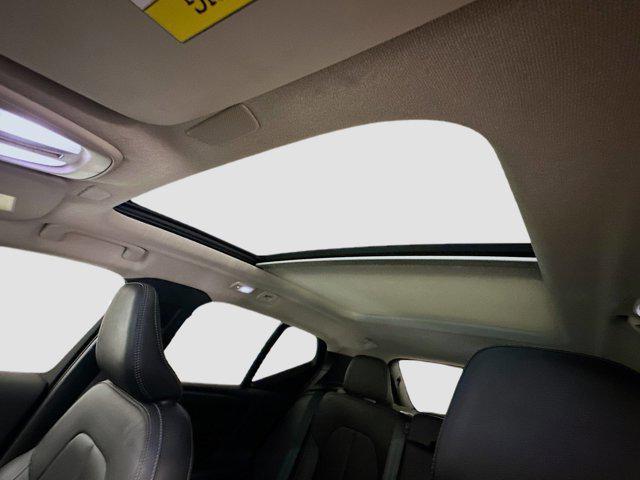 Photo of 2024 Onyx Black Metallic Volvo XC40