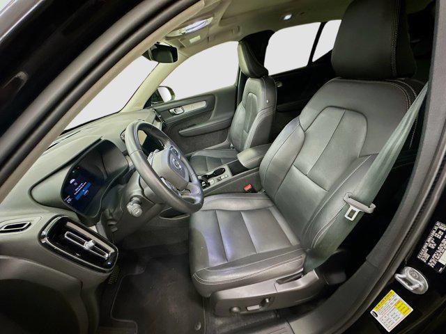 Photo of 2024 Onyx Black Metallic Volvo XC40