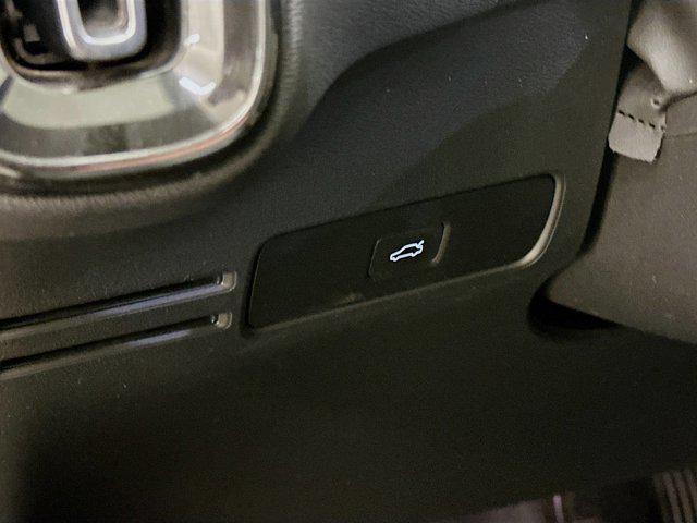 Photo of 2024 Onyx Black Metallic Volvo XC40