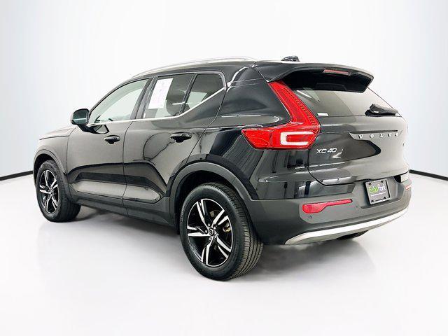 Photo of 2024 Onyx Black Metallic Volvo XC40