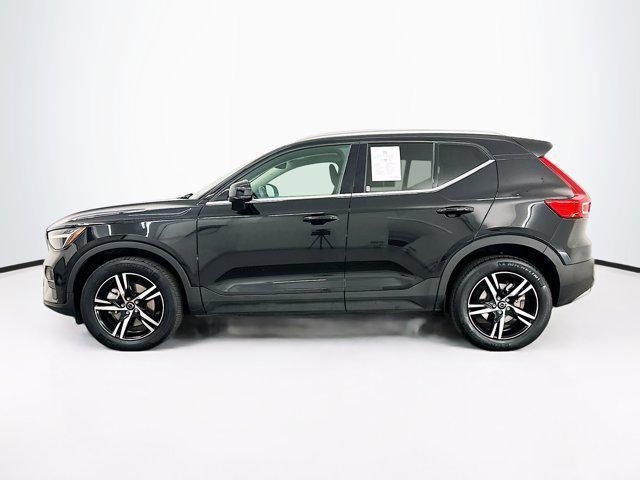 Photo of 2024 Onyx Black Metallic Volvo XC40
