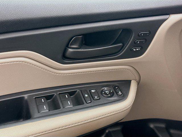 Photo of 2019 White Diamond Pearl Honda Odyssey