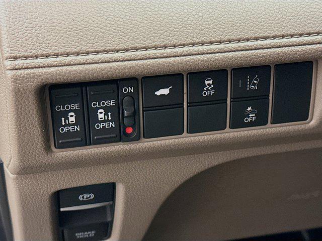 Photo of 2019 White Diamond Pearl Honda Odyssey