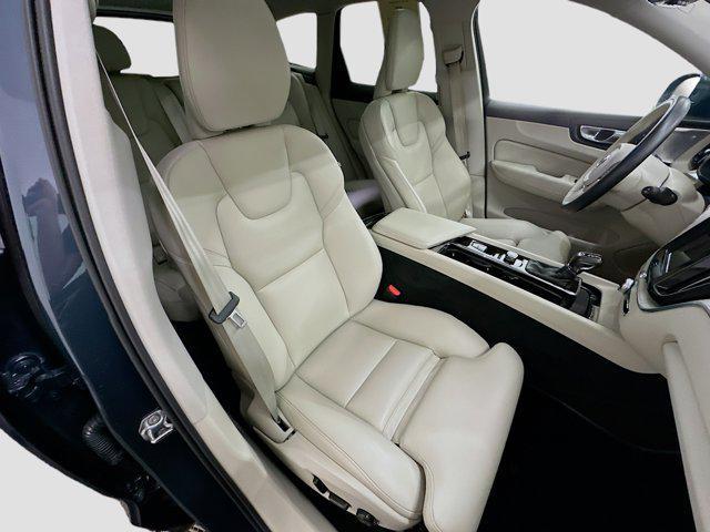 Photo of 2020 Denim Blue Metallic Volvo XC60