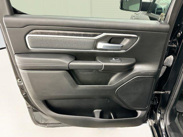 Photo of 2023 Diamond Black Crystal Pearlcoat RAM 1500