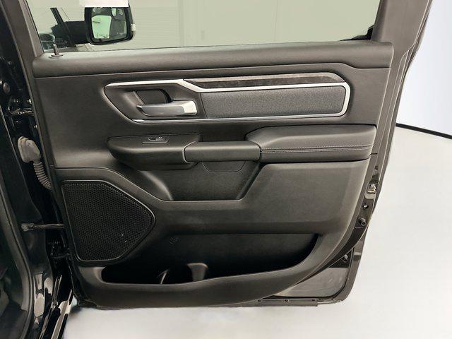 Photo of 2023 Diamond Black Crystal Pearlcoat RAM 1500