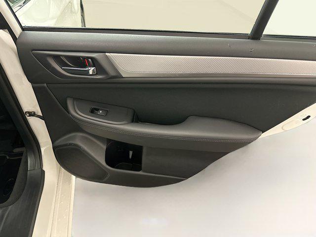 Photo of 2018 Crystal White Pearl Subaru Legacy