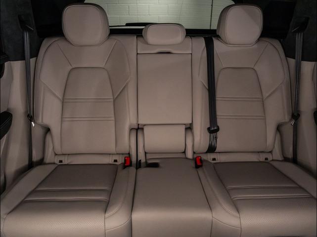 Photo of 2023 White Porsche Cayenne
