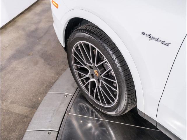 Photo of 2023 White Porsche Cayenne