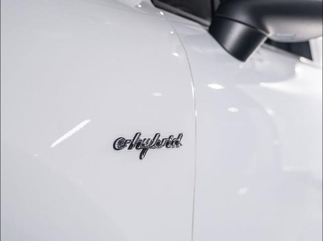 Photo of 2023 White Porsche Cayenne