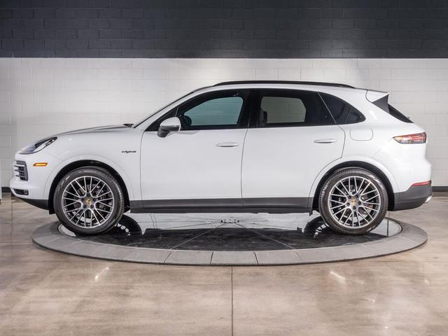 Photo of 2023 White Porsche Cayenne