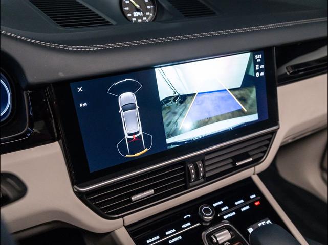 Photo of 2023 White Porsche Cayenne