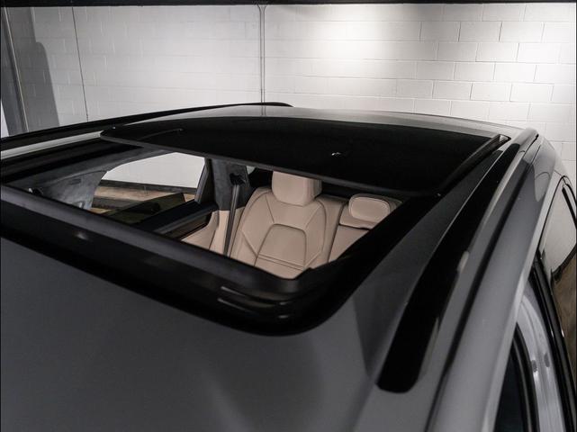 Photo of 2023 White Porsche Cayenne