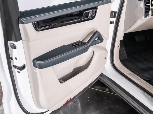 Photo of 2023 White Porsche Cayenne