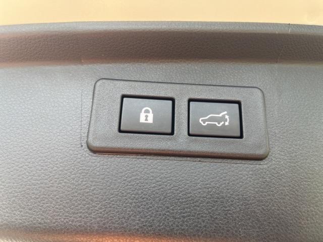 Photo of 2024 Crystal White Pearl Subaru Outback