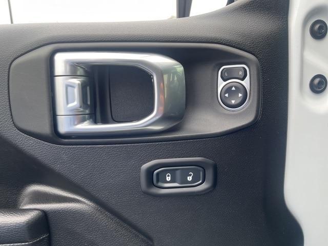 Photo of 2023 Bright White Clearcoat Jeep Wrangler