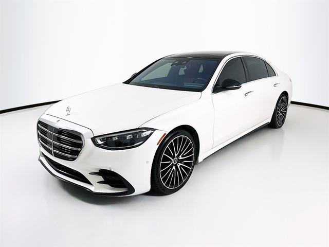 Photo of 2022 designo Manufaktur Cashmere White Magn Mercedes-Benz S-Class