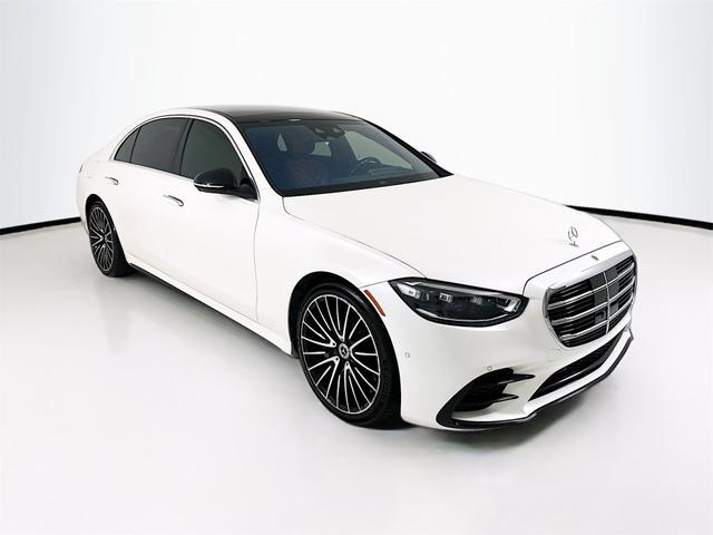 Photo of 2022 designo Manufaktur Cashmere White Magn Mercedes-Benz S-Class