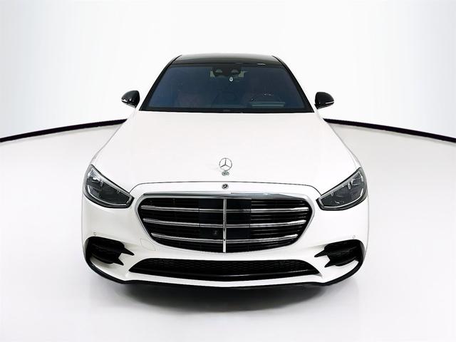 Photo of 2022 designo Manufaktur Cashmere White Magn Mercedes-Benz S-Class