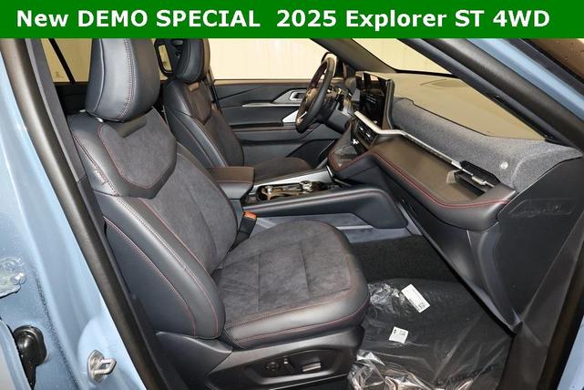 Photo of 2025 Vapor Blue Metallic Ford Explorer