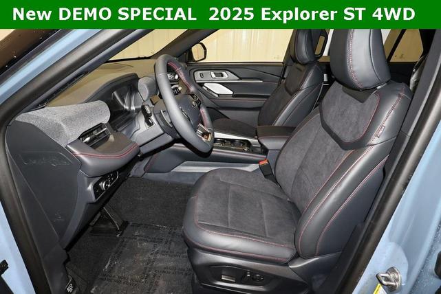 Photo of 2025 Vapor Blue Metallic Ford Explorer
