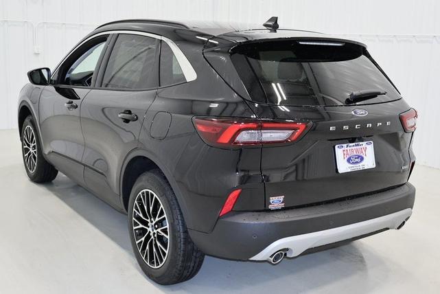 Photo of 2024 Agate Black Metallic Ford Escape