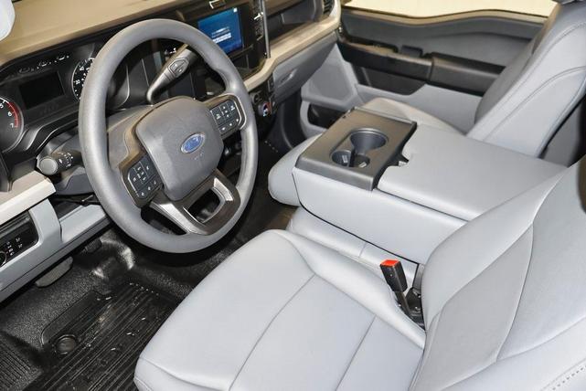 Photo of 2025 Oxford White Ford F-350