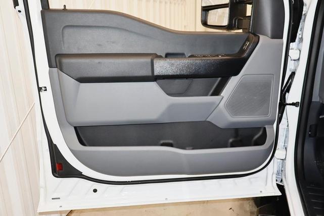 Photo of 2025 Oxford White Ford F-350