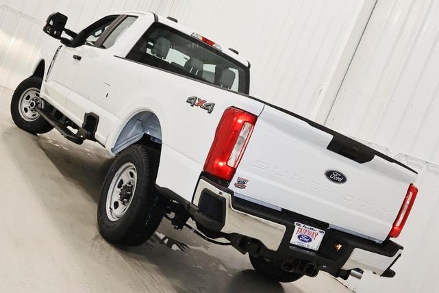 Photo of 2025 Oxford White Ford F-350