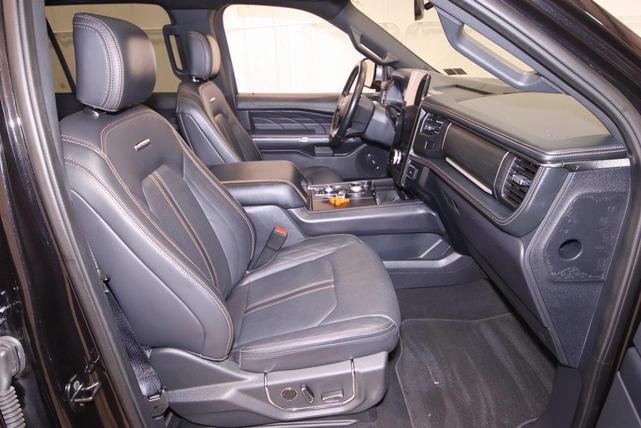 Photo of 2024 Agate Black Metallic Ford Expedition Max