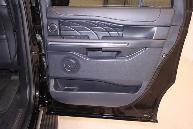 Photo of 2024 Agate Black Metallic Ford Expedition Max