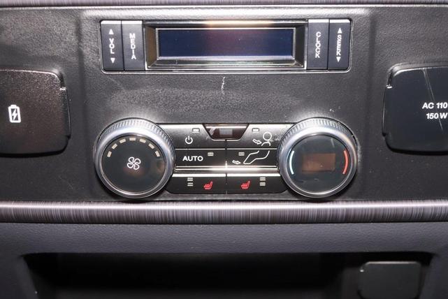 Photo of 2024 Agate Black Metallic Ford Expedition Max