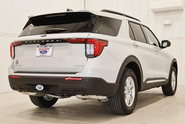 Photo of 2025 Space White Metallic Ford Explorer