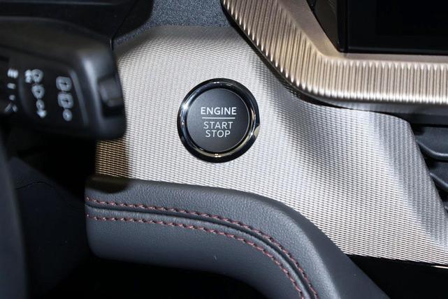 Photo of 2025 Space White Metallic Ford Explorer
