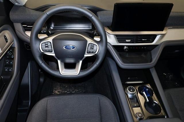 Photo of 2025 Space White Metallic Ford Explorer