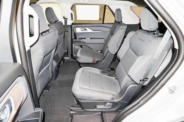 Photo of 2025 Space White Metallic Ford Explorer