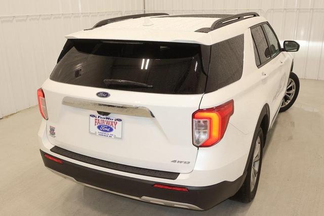 Photo of 2022 Star White Ford Explorer