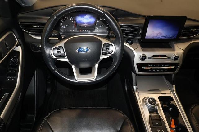 Photo of 2022 Star White Ford Explorer