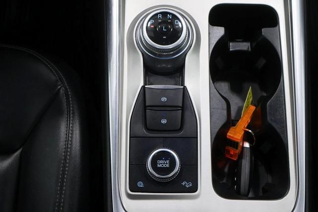 Photo of 2022 Star White Ford Explorer