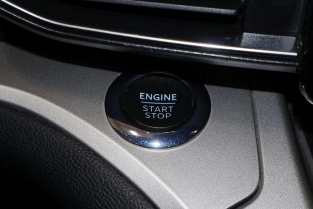 Photo of 2022 Star White Ford Explorer
