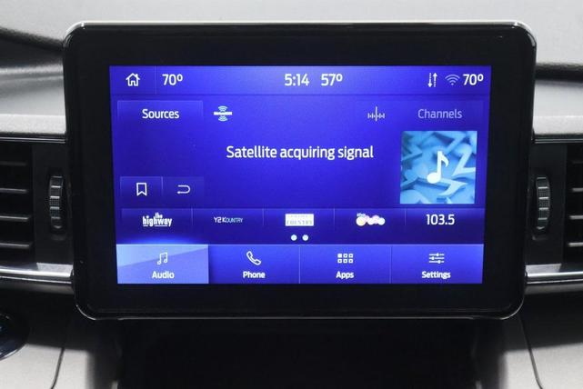Photo of 2022 Star White Ford Explorer